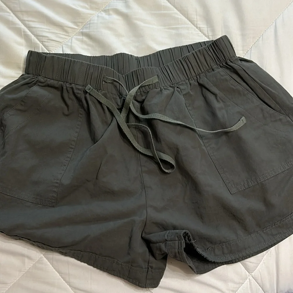 Olive green shorts - Picture 4 of 4